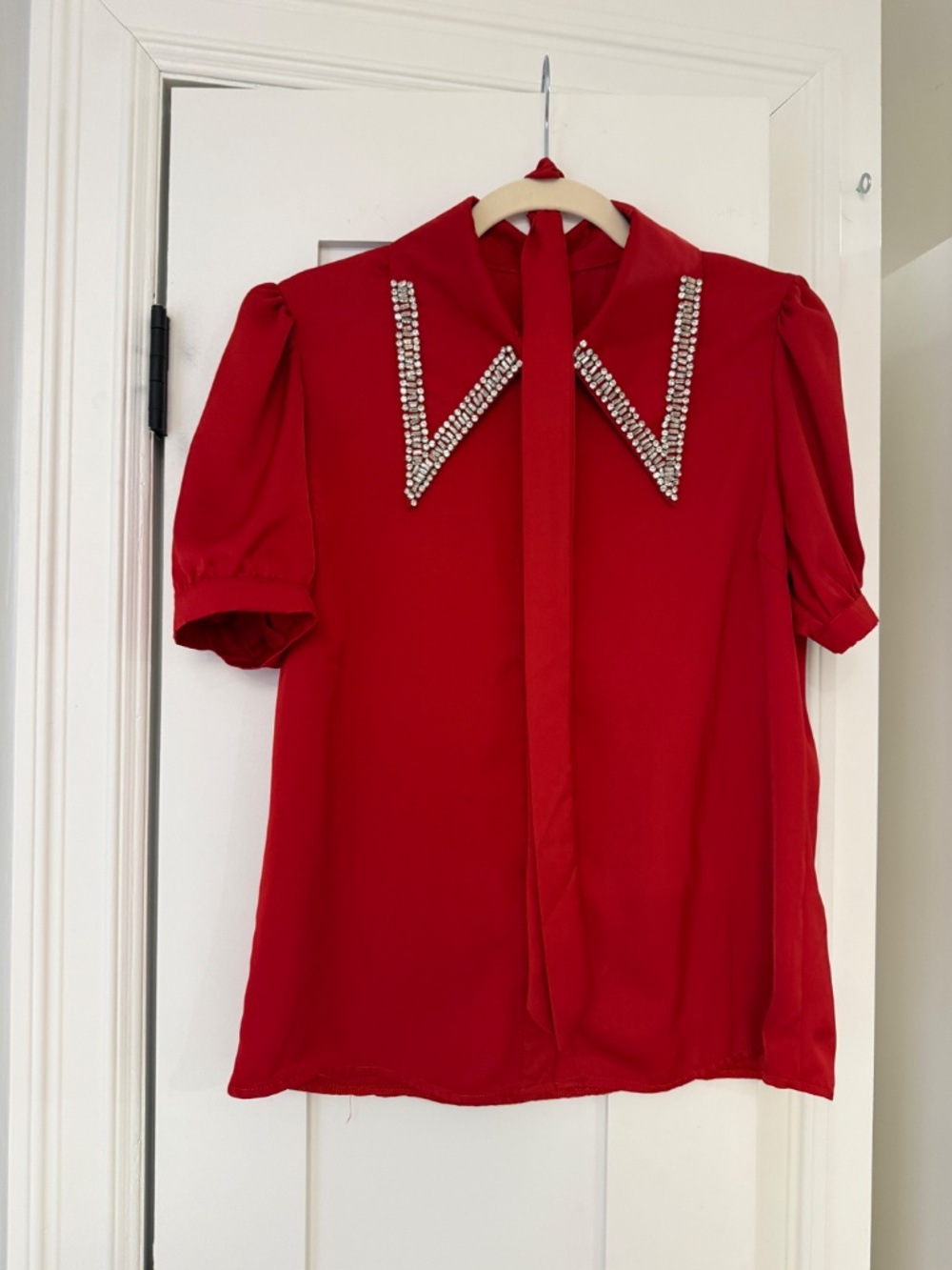 Unique Vintage Button Up Silky shirt in bright red with diamond collar - Picture 4 of 5